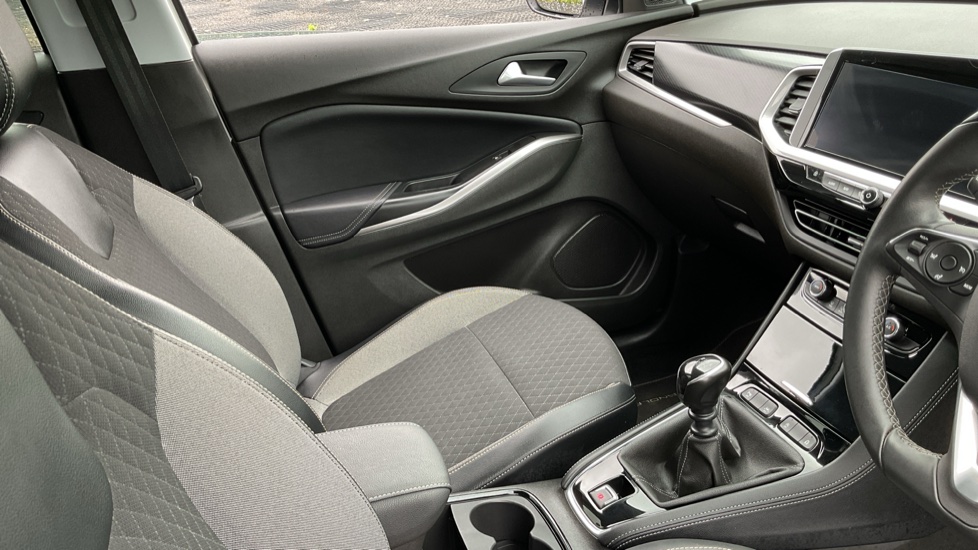 Vauxhall Grandland 1.2 Turbo SRi 5dr Petrol Hatchback - Image 14
