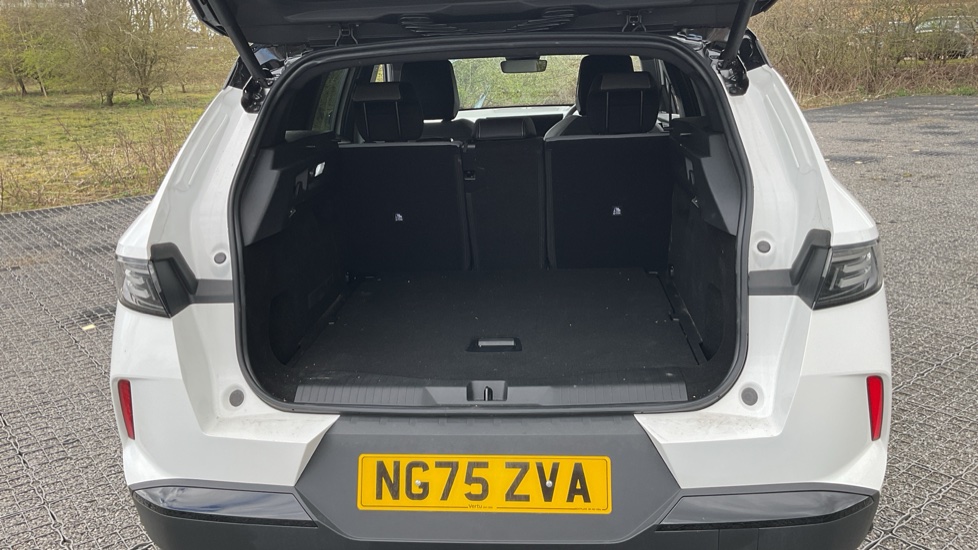 Vauxhall Grandland 1.2 Hybrid [136] Ultimate 5dr e-DCT6 [Pan Roof] Petrol Hatchback - Image 4
