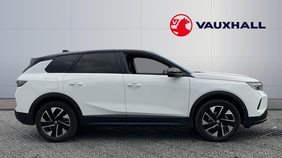 Vauxhall Grandland 1.2 Hybrid [136] Ultimate 5dr e-DCT6 [Pan Roof] Petrol Hatchback - Image 5