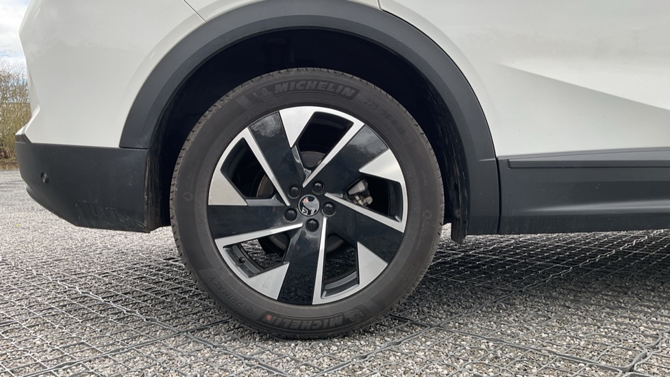Vauxhall Grandland 1.2 Hybrid [136] Ultimate 5dr e-DCT6 [Pan Roof] Petrol Hatchback - Image 7