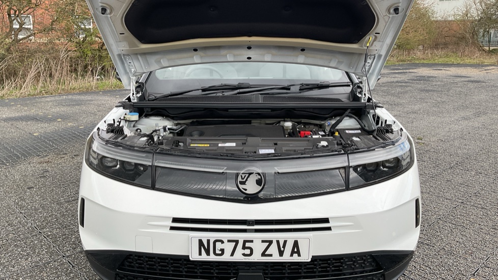 Vauxhall Grandland 1.2 Hybrid [136] Ultimate 5dr e-DCT6 [Pan Roof] Petrol Hatchback - Image 8