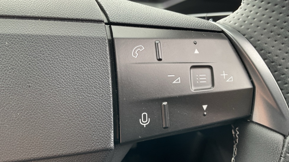 Vauxhall Grandland 1.2 Hybrid [136] Ultimate 5dr e-DCT6 [Pan Roof] Petrol Hatchback - Image 25