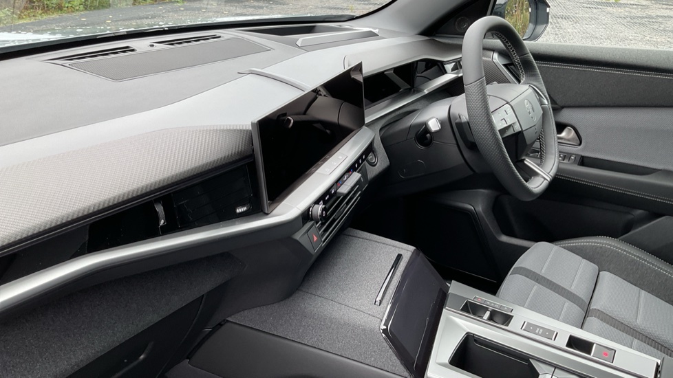 Vauxhall Grandland 1.2 Hybrid 145 Ultimate 5dr e-DCT6 [Pan Roof] Petrol Hatchback - Image 9