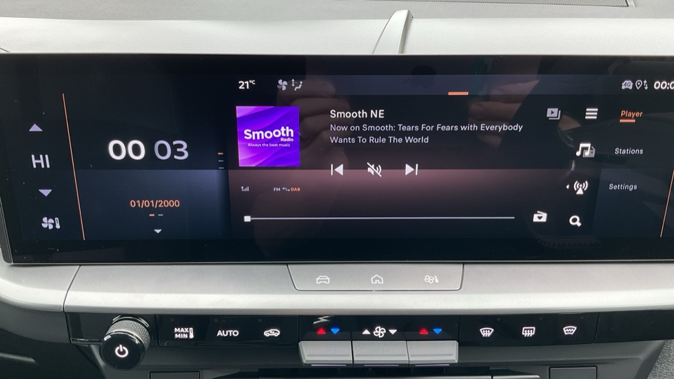 Vauxhall Grandland 1.2 Hybrid 145 Ultimate 5dr e-DCT6 [Pan Roof] Petrol Hatchback - Image 12