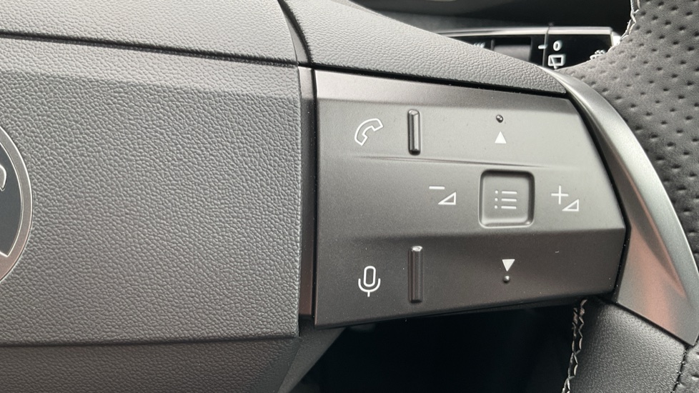 Vauxhall Grandland 1.2 Hybrid 145 Ultimate 5dr e-DCT6 [Pan Roof] Petrol Hatchback - Image 22