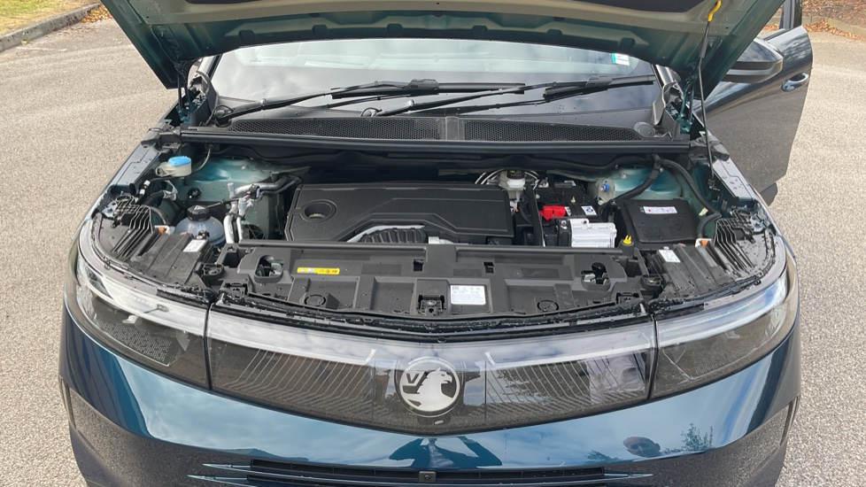 Vauxhall Grandland 1.2 Hybrid 145 Ultimate 5dr e-DCT6 [Fixed Roof] Petrol Hatchback - Image 8