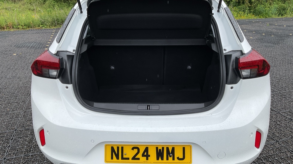 Vauxhall Corsa 1.2 Design 5dr Petrol Hatchback - Image 4