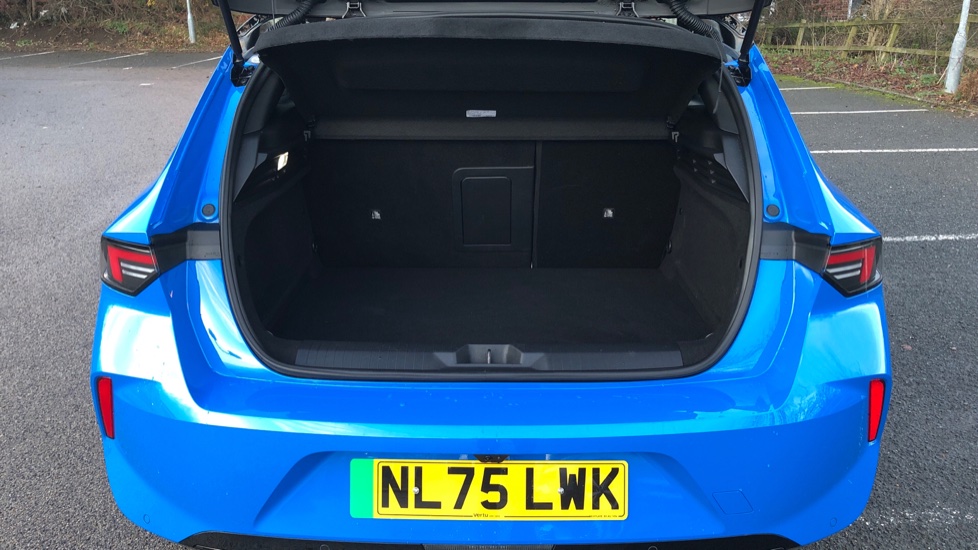 Vauxhall Astra 115kW Ultimate 54kWh 5dr Auto Electric Hatchback - Image 4