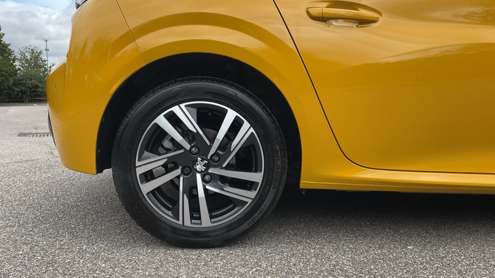 Peugeot 208 1.2 PureTech 100 Allure Premium 5dr Petrol Hatchback - Image 7