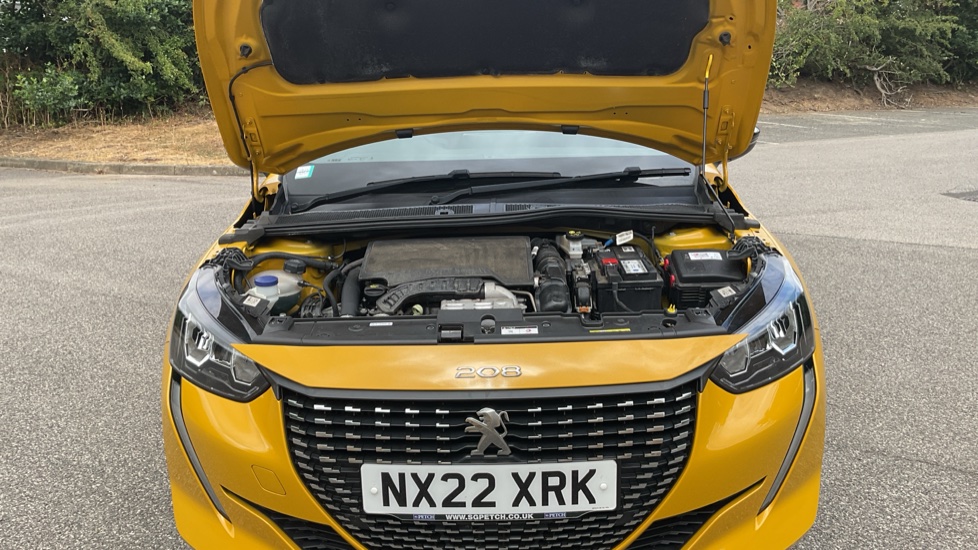 Peugeot 208 1.2 PureTech 100 Allure Premium 5dr Petrol Hatchback - Image 8