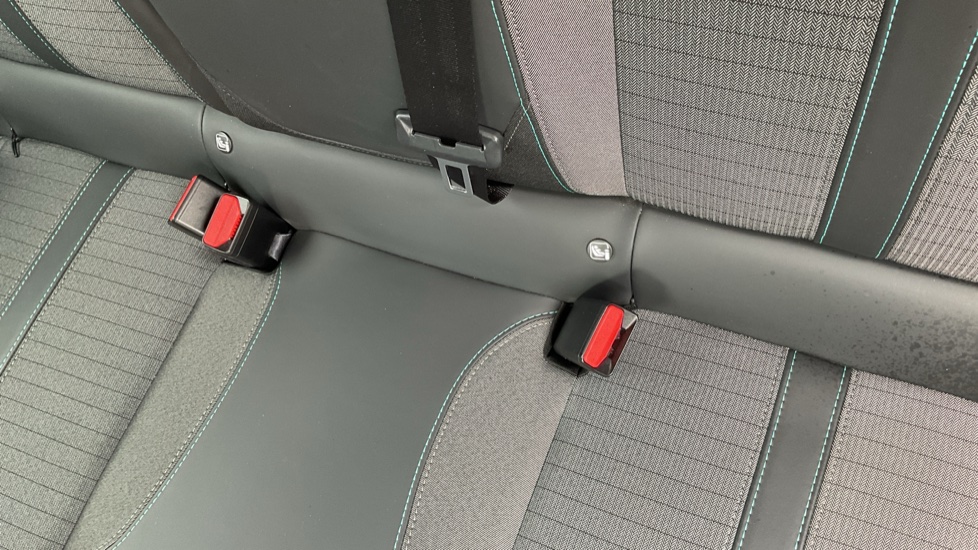 Peugeot 208 1.2 PureTech 100 Allure Premium 5dr Petrol Hatchback - Image 17