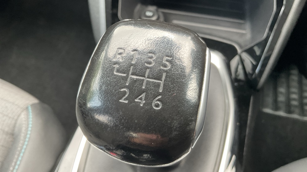 Peugeot 208 1.2 PureTech 100 Allure Premium 5dr Petrol Hatchback - Image 21