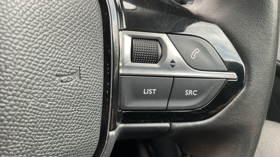 Peugeot 208 1.2 PureTech 100 Allure Premium 5dr Petrol Hatchback - Image 25