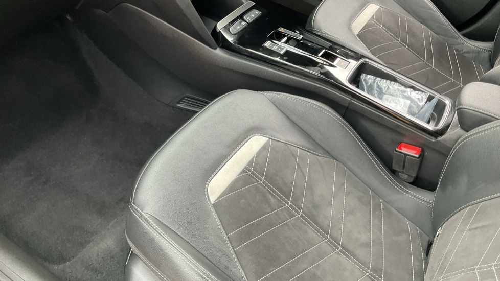 Vauxhall Mokka 100kW Ultimate 50kWh 5dr Auto Electric Hatchback - Image 14