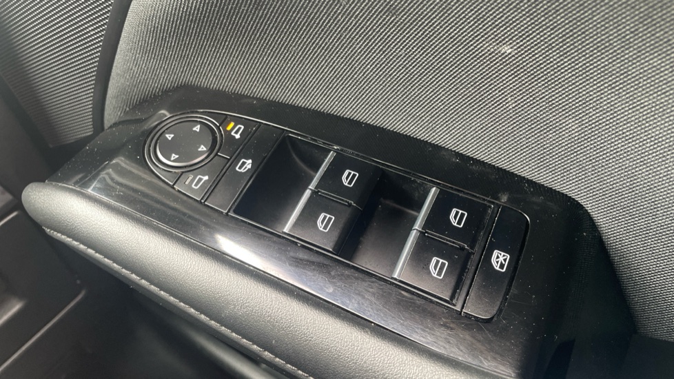 Mazda 3 2.0 e-Skyactiv G MHEV SE-L Lux 5dr Petrol Hatchback - Image 21