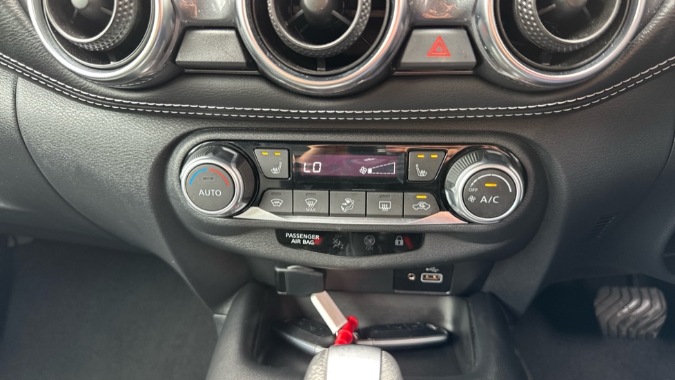 Nissan Juke 1.0 DiG-T 114 Tekna 5dr DCT Petrol Hatchback - Image 25