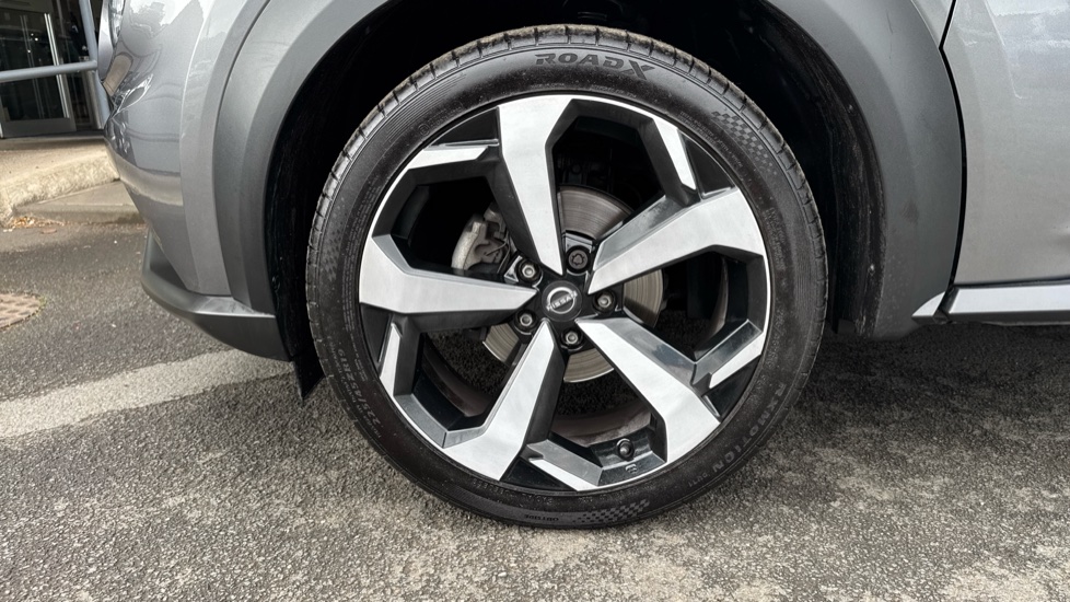Nissan Juke 1.0 DiG-T 114 Tekna 5dr DCT Petrol Hatchback - Image 37