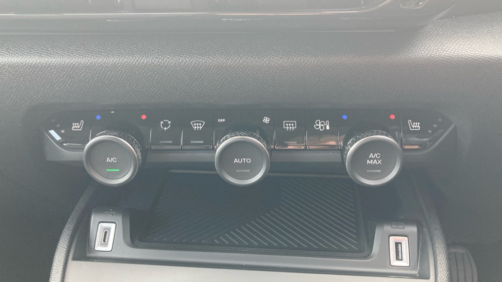 Citroen C4 1.2 PureTech [130] C-Series Edition 5dr Petrol Hatchback - Image 30