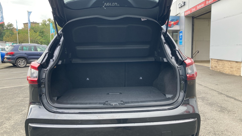 Nissan Qashqai 1.3 DiG-T N-Tec 5dr Petrol Hatchback - Image 4