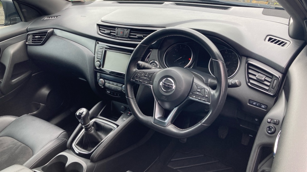 Nissan Qashqai 1.3 DiG-T N-Tec 5dr Petrol Hatchback - Image 11