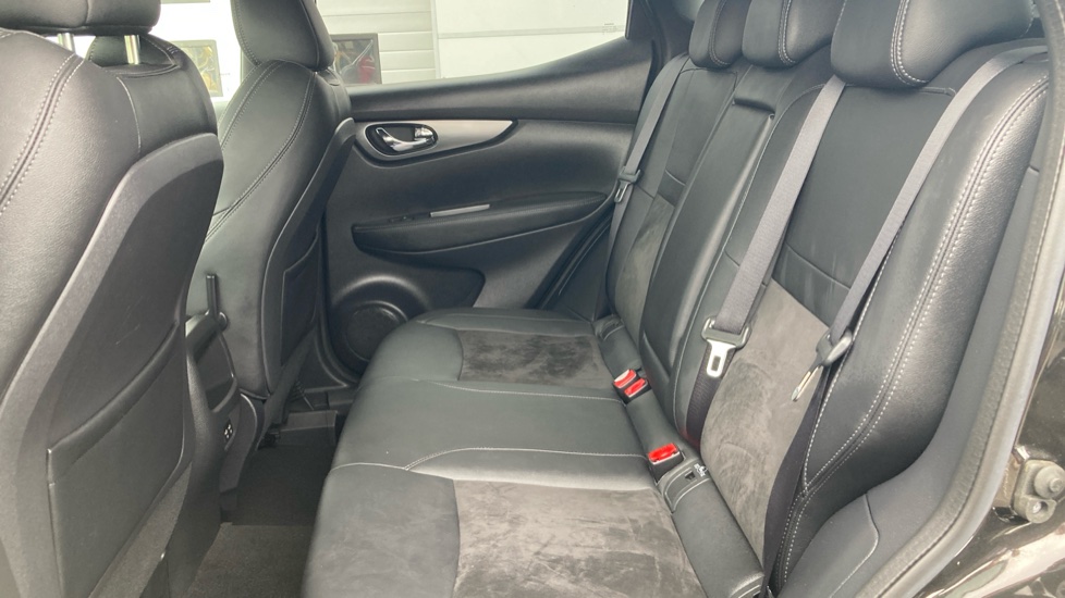Nissan Qashqai 1.3 DiG-T N-Tec 5dr Petrol Hatchback - Image 16