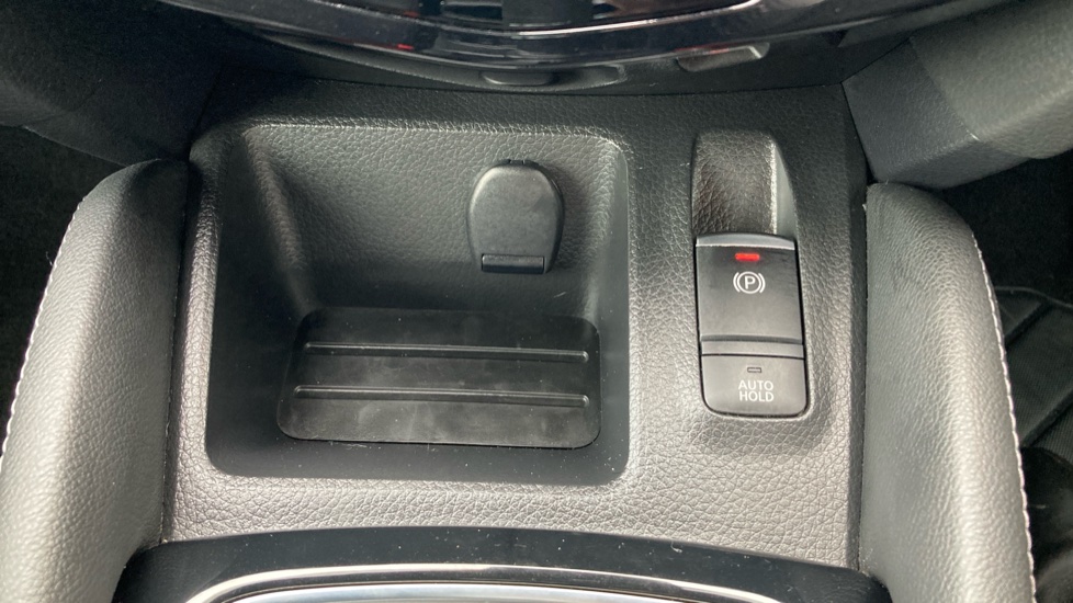 Nissan Qashqai 1.3 DiG-T N-Tec 5dr Petrol Hatchback - Image 33