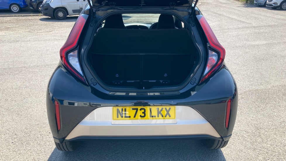Toyota Aygo X 1.0 VVT-i Edge 5dr Petrol Hatchback - Image 4