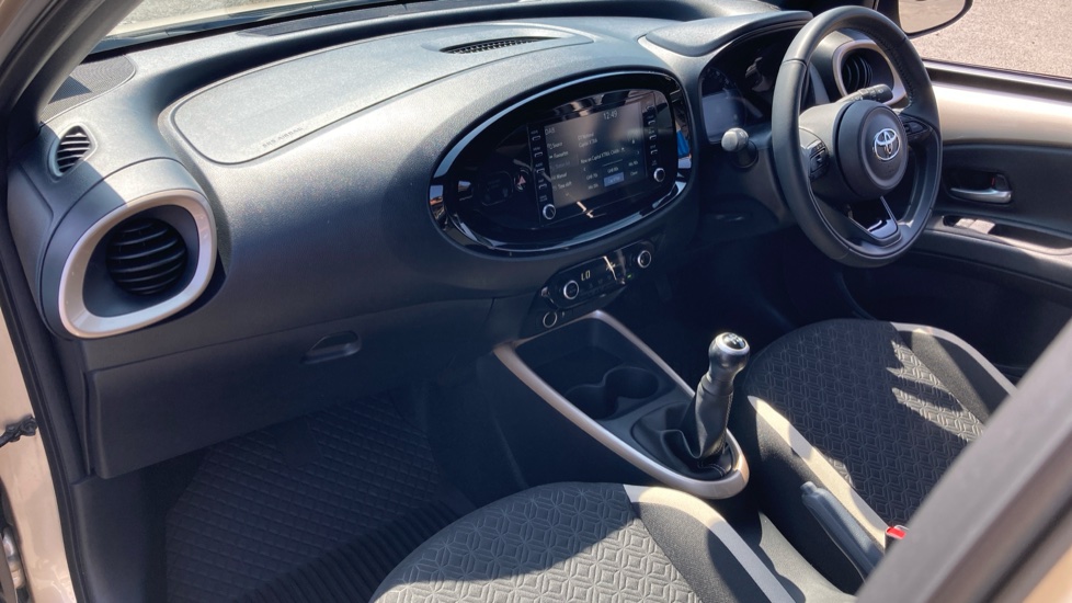 Toyota Aygo X 1.0 VVT-i Edge 5dr Petrol Hatchback - Image 9