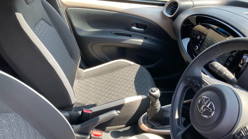 Toyota Aygo X 1.0 VVT-i Edge 5dr Petrol Hatchback - Image 14