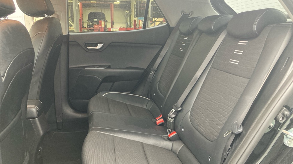 Kia Stonic 1.0T GDi 48V GT-Line 5dr Petrol Estate - Image 16