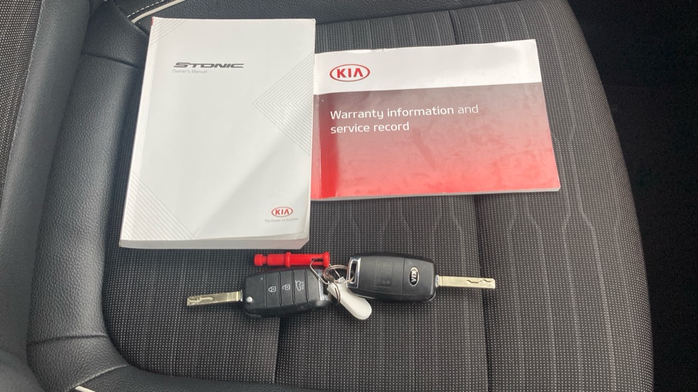 Kia Stonic 1.0T GDi 48V GT-Line 5dr Petrol Estate - Image 19
