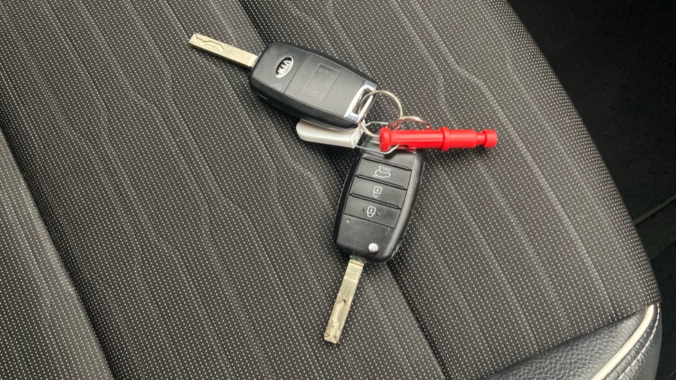Kia Stonic 1.0T GDi 48V GT-Line 5dr Petrol Estate - Image 20