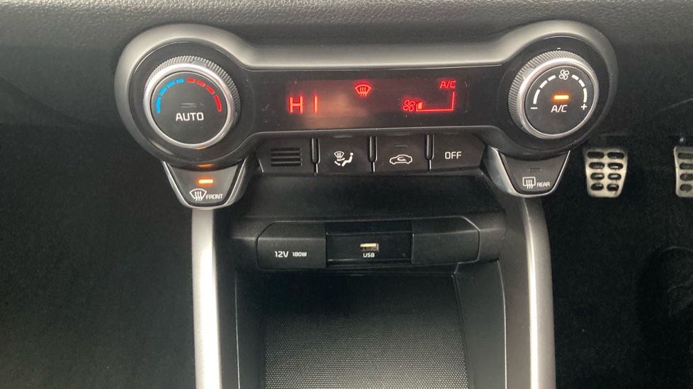 Kia Stonic 1.0T GDi 48V GT-Line 5dr Petrol Estate - Image 28