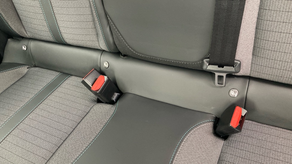 Peugeot 208 1.2 PureTech 130 Allure Premium 5dr EAT8 Petrol Hatchback - Image 17