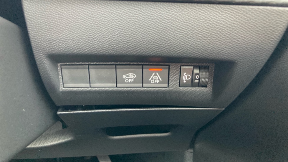 Peugeot 208 1.2 PureTech 130 Allure Premium 5dr EAT8 Petrol Hatchback - Image 28
