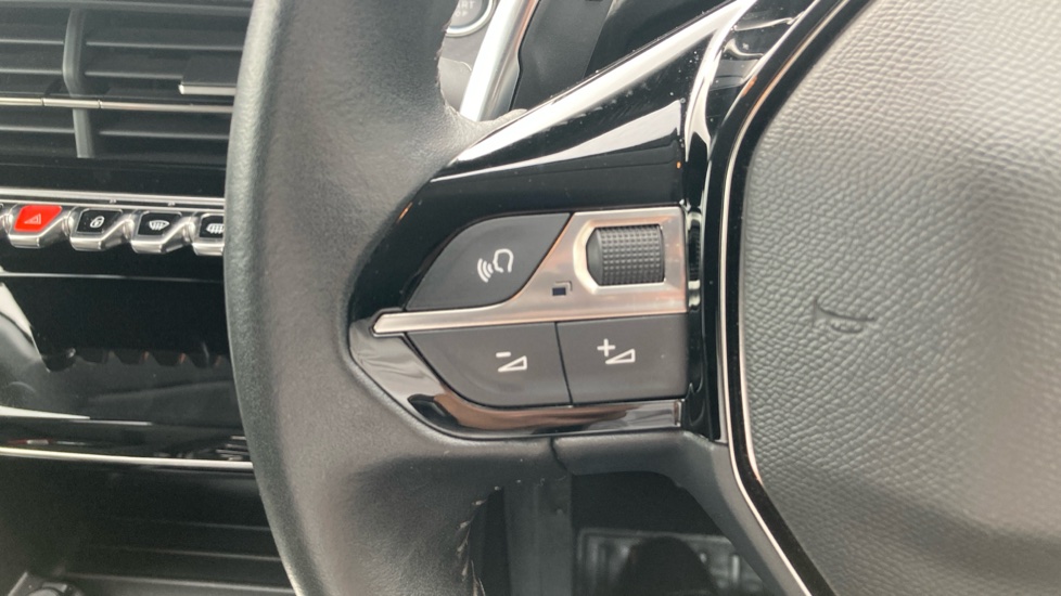 Peugeot 208 1.2 PureTech 130 Allure Premium 5dr EAT8 Petrol Hatchback - Image 30
