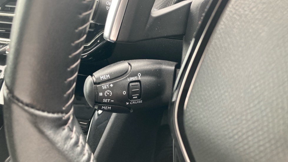 Peugeot 208 1.2 PureTech 130 Allure Premium 5dr EAT8 Petrol Hatchback - Image 33