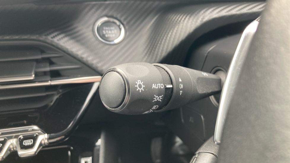 Peugeot 208 1.2 PureTech 130 Allure Premium 5dr EAT8 Petrol Hatchback - Image 35