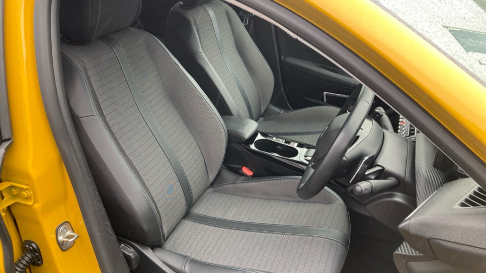 Peugeot 208 1.2 PureTech 130 Allure Premium 5dr EAT8 Petrol Hatchback - Image 36