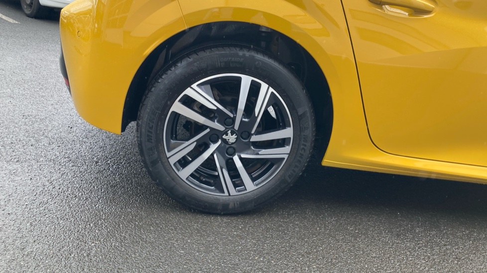 Peugeot 208 1.2 PureTech 130 Allure Premium 5dr EAT8 Petrol Hatchback - Image 38