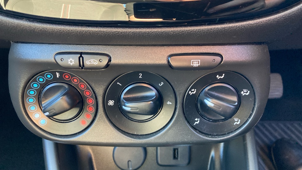 Vauxhall Corsa 1.4 Griffin 5dr Petrol Hatchback - Image 30