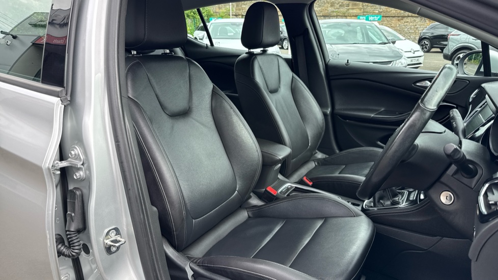 Vauxhall Astra 1.4T 16V 150 Elite Nav 5dr Petrol Hatchback - Image 32