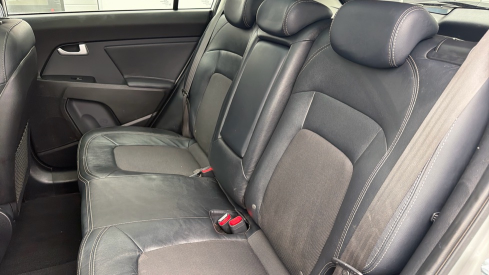 Kia Sportage 1.7 CRDi ISG 2 5dr Diesel Estate - Image 16
