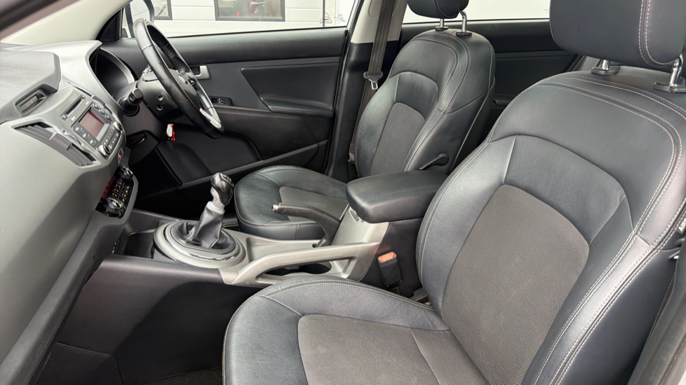 Kia Sportage 1.7 CRDi ISG 2 5dr Diesel Estate - Image 27