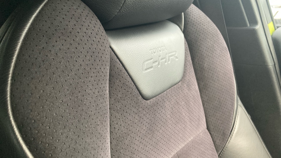 Toyota C-HR 1.8 Hybrid Lime Edition 5dr CVT Hybrid Hatchback - Image 32