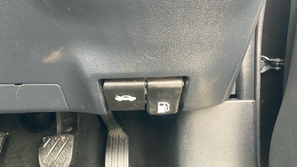 Nissan Juke 1.5 dCi Bose Personal Edition 5dr Diesel Hatchback - Image 27
