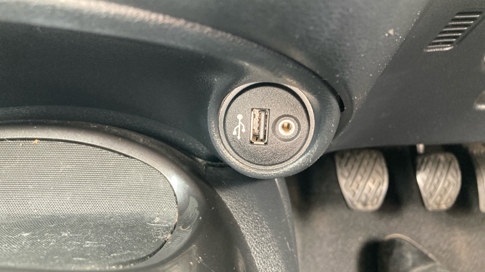 Nissan Juke 1.5 dCi Bose Personal Edition 5dr Diesel Hatchback - Image 32