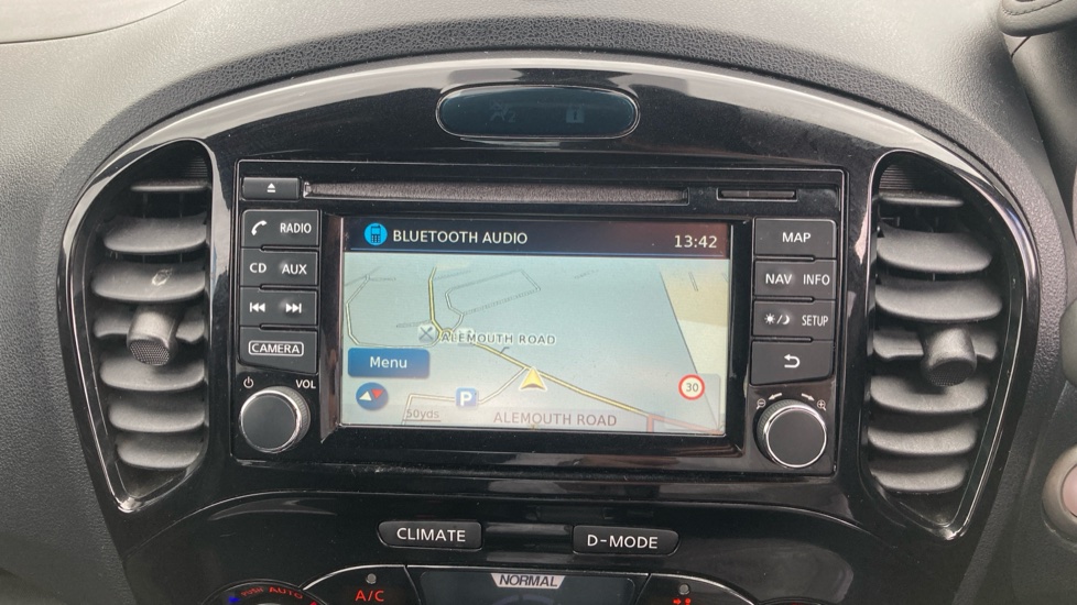 Nissan Juke 1.6 N-Connecta 5dr Xtronic Petrol Hatchback - Image 12