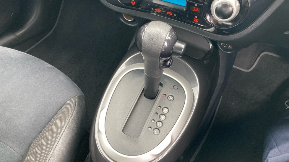 Nissan Juke 1.6 N-Connecta 5dr Xtronic Petrol Hatchback - Image 13