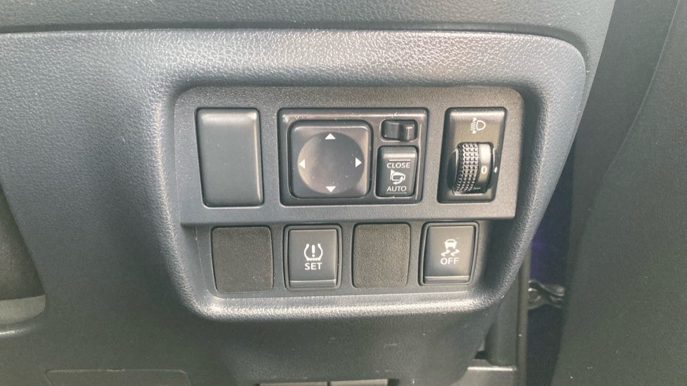 Nissan Juke 1.6 N-Connecta 5dr Xtronic Petrol Hatchback - Image 25